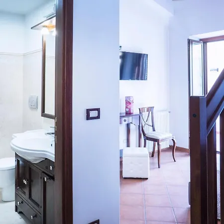 Tina House - Il Cortile Nel Centro Storico Di