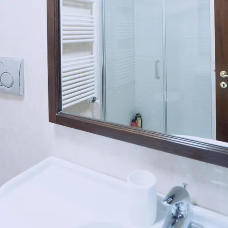 Tina House - Il Cortile Nel Centro Storico Di 아파트 *