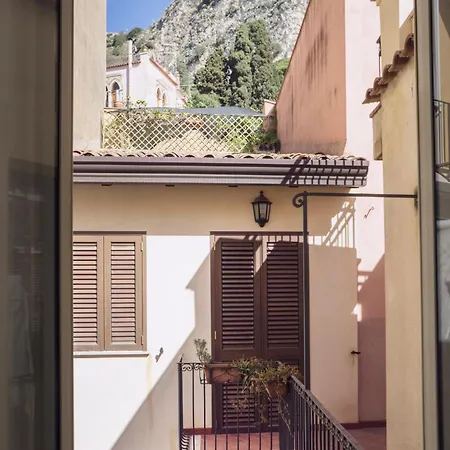 아파트 Tina House - Il Cortile Nel Centro Storico Di *